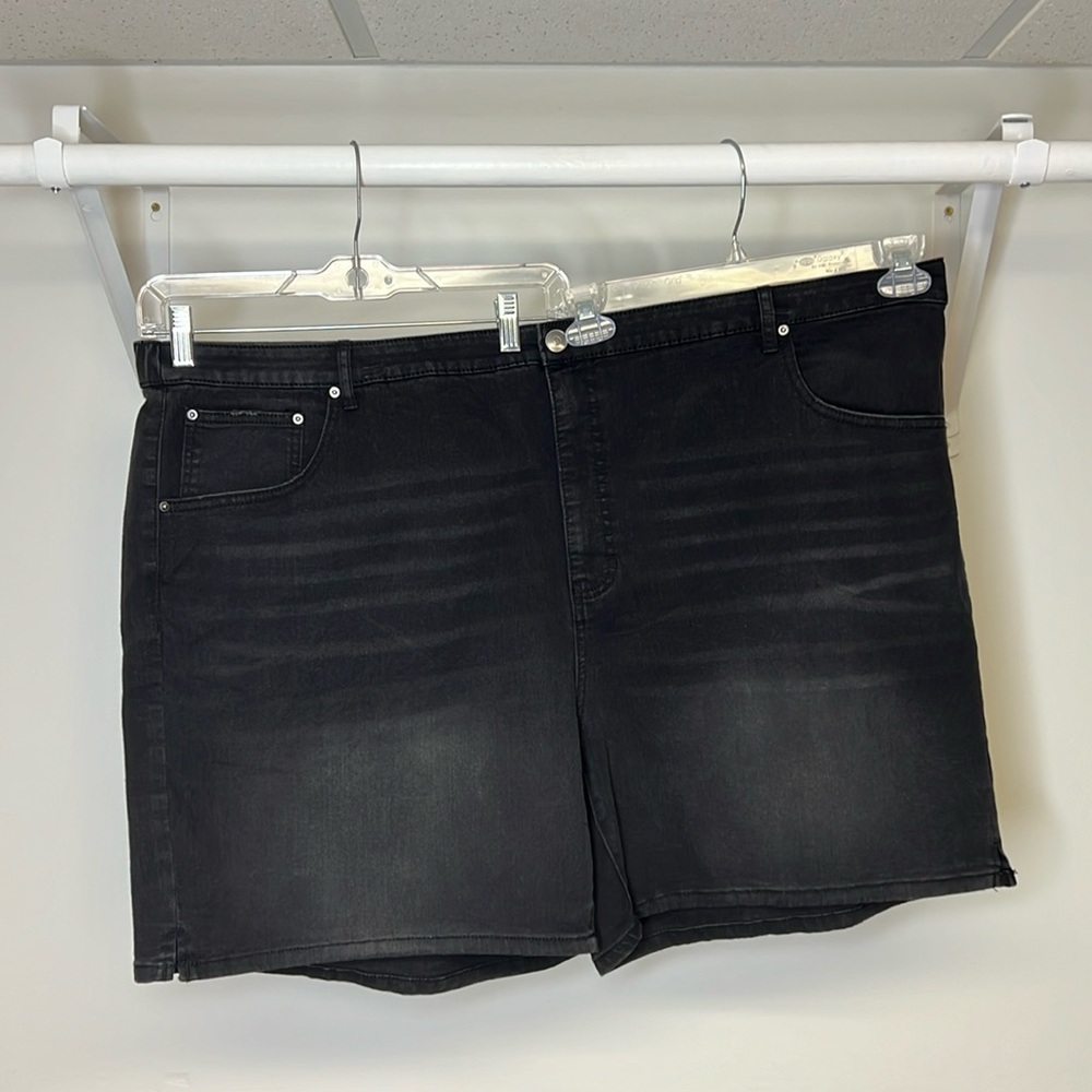 NWT Terra & Sky Black Elastic Waist Jean Shorts- 4X‎